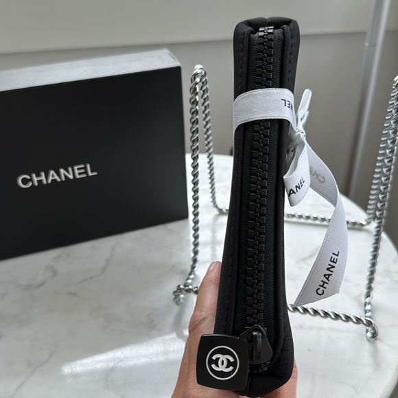 CHANEL Beauty Pouch - Picture 3 of 4